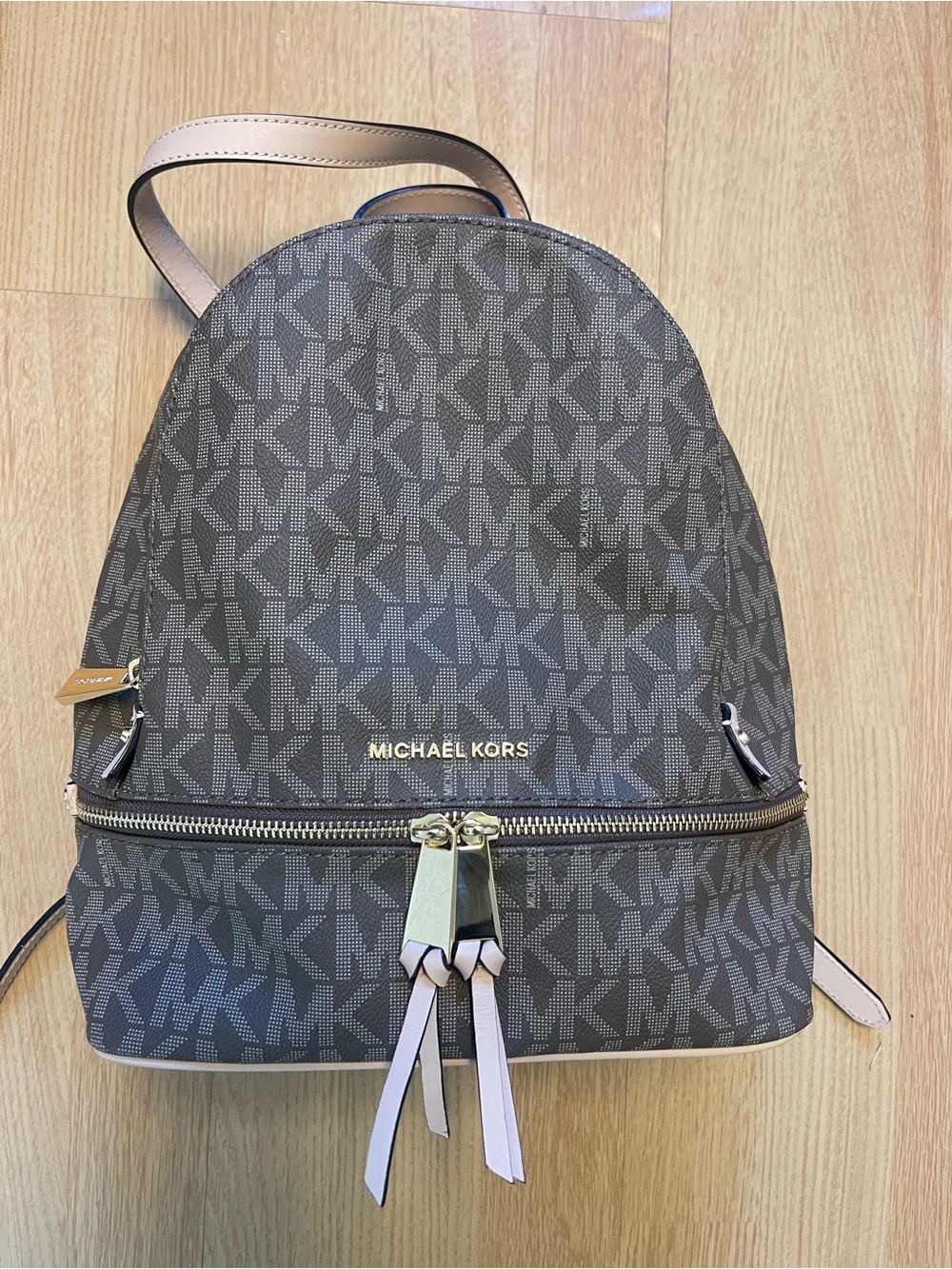Michael Kors  MK Logo med Backpack with Gold Hardware new